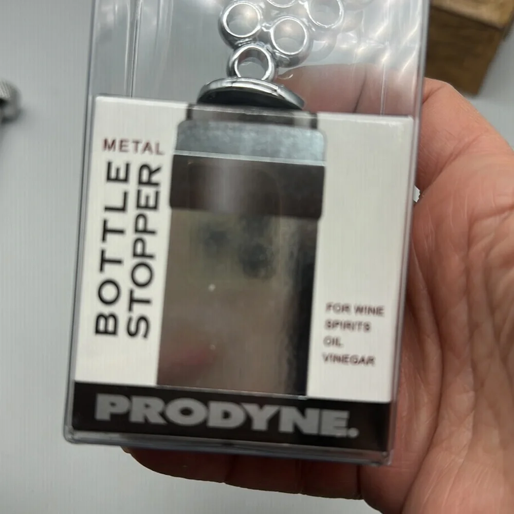 Prodyne metal bottle stopper NWT
